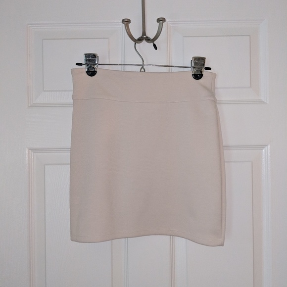 Silence+Noise Soft Stretch Mini Skirt Creamy White - Picture 1 of 3